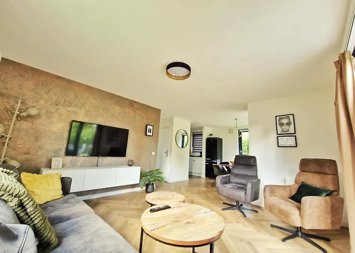 6P Vip Huis Met Royale Tuin En Hottub 110